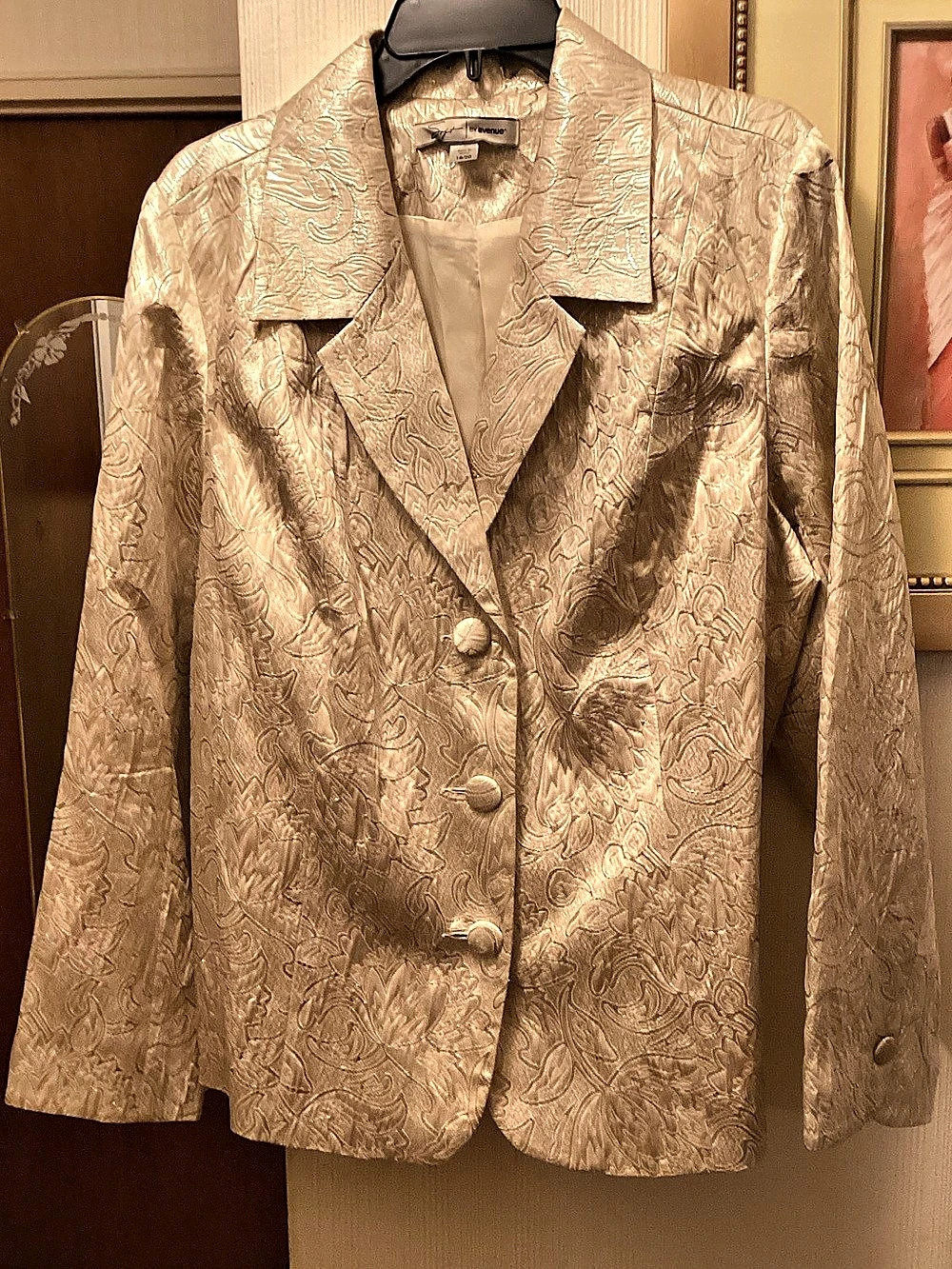 Avenue Floral Brocade Blazer in Gold SZ 18/20. $19.